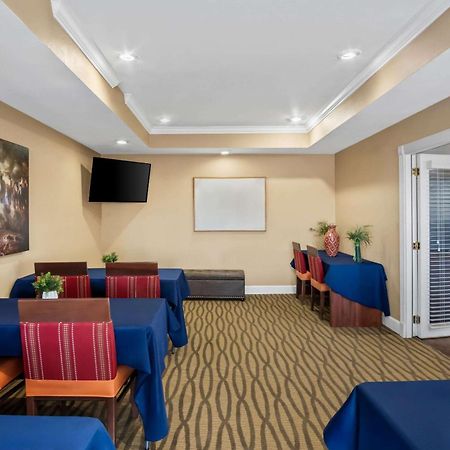 Quality Suites Irving-Las Colinas Zewnętrze zdjęcie