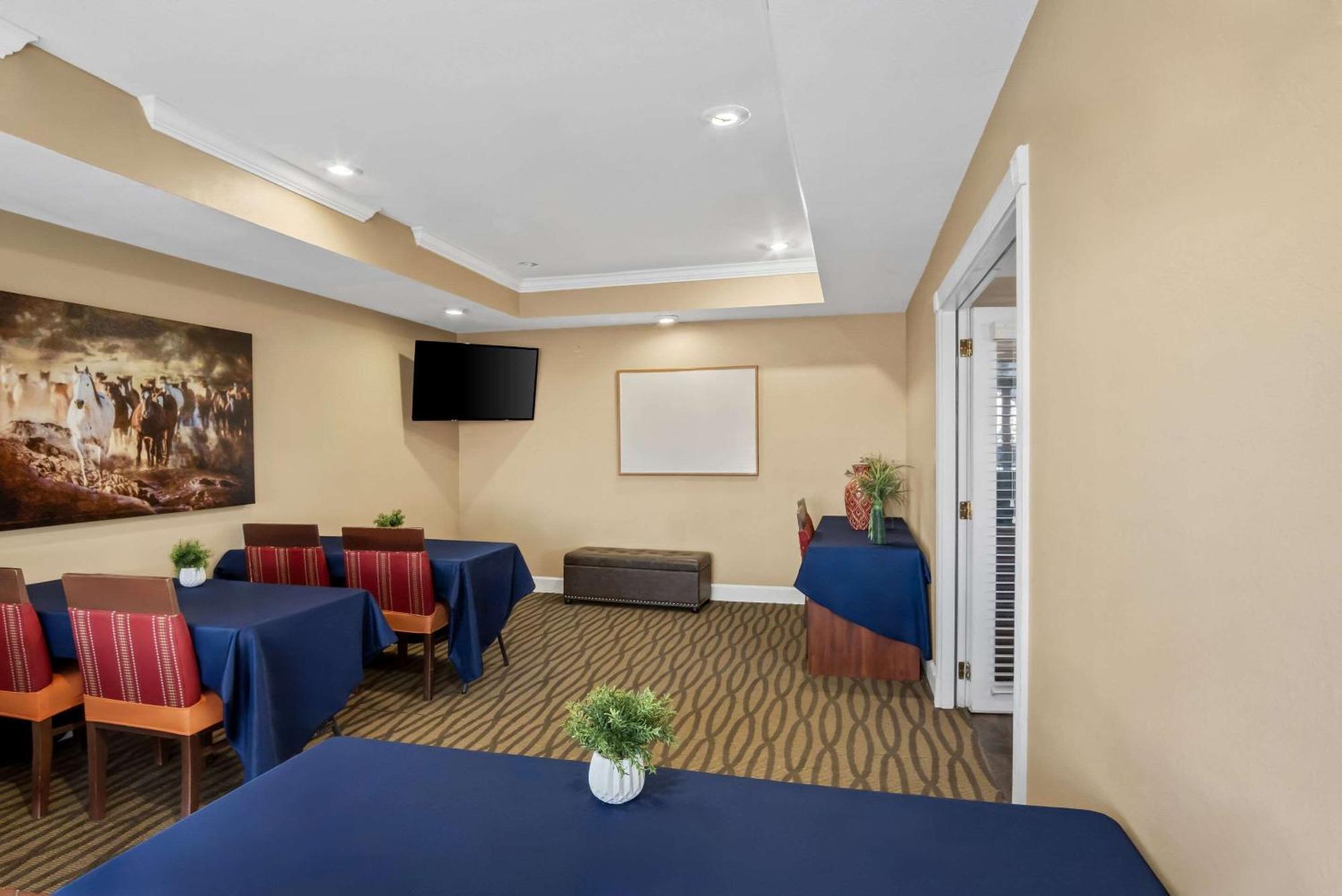 Quality Suites Irving-Las Colinas Zewnętrze zdjęcie